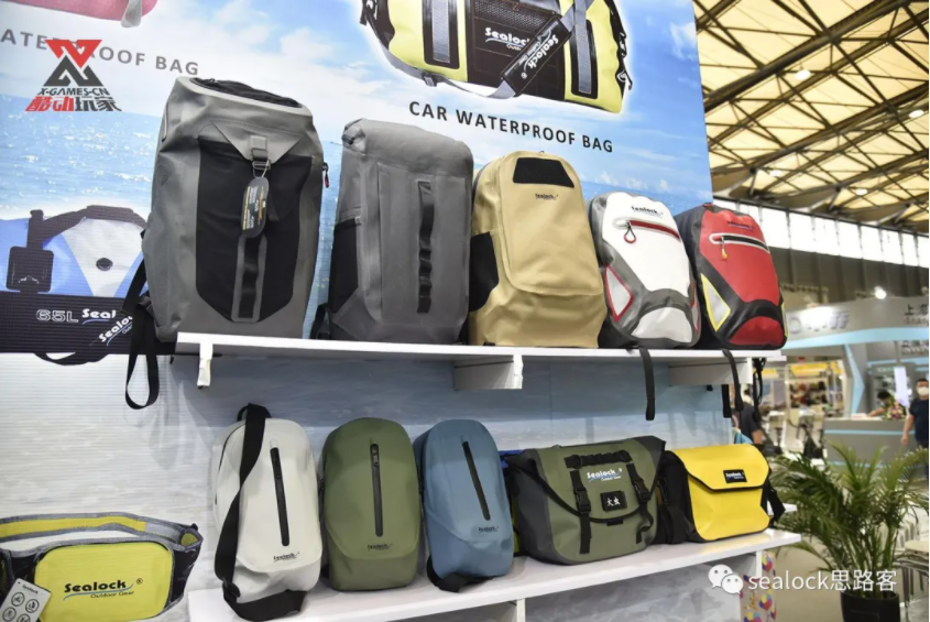 Ther Sealock နှင့် Reanson တို့က snorkeling equipment များနှင့်ရေလုံအိတ်များအကြားရင်းနှီးသောဆက်ဆံရေးကိုပူးတွဲအဓိပ္ပာယ်ဖွင့်သည်