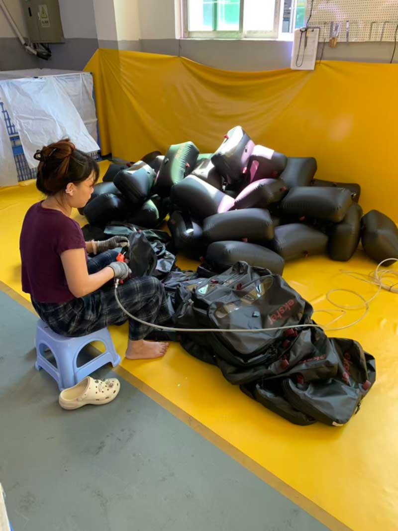 အိတ်တိုင်း မပို့မီ ဖောင်းလာတတ်သည်- IPX7 Welded Travel Bag Run တွင် Air-Leak Testing